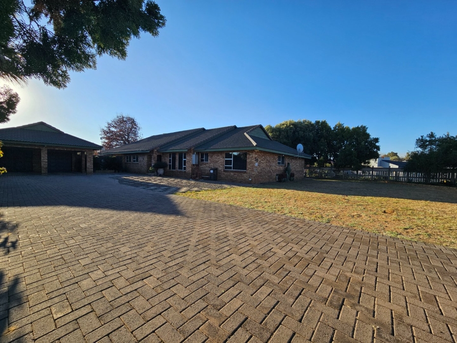 5 Bedroom Property for Sale in Vaalpark Free State